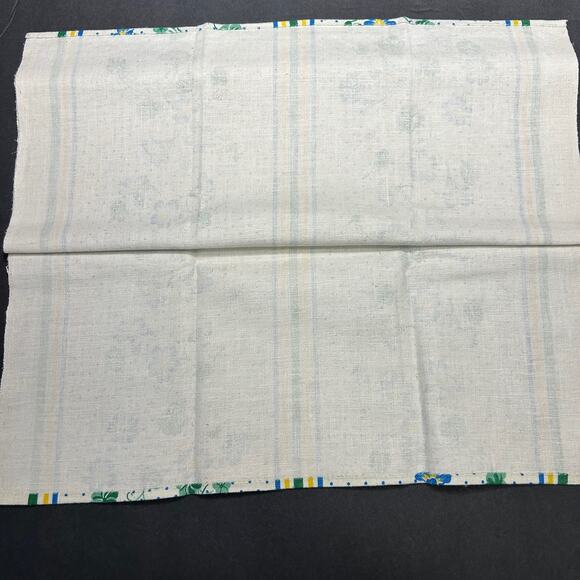 Vintage Lot of 3 Linen Kitchen Towels Emboridered Crocheted - Picture 4 of 11